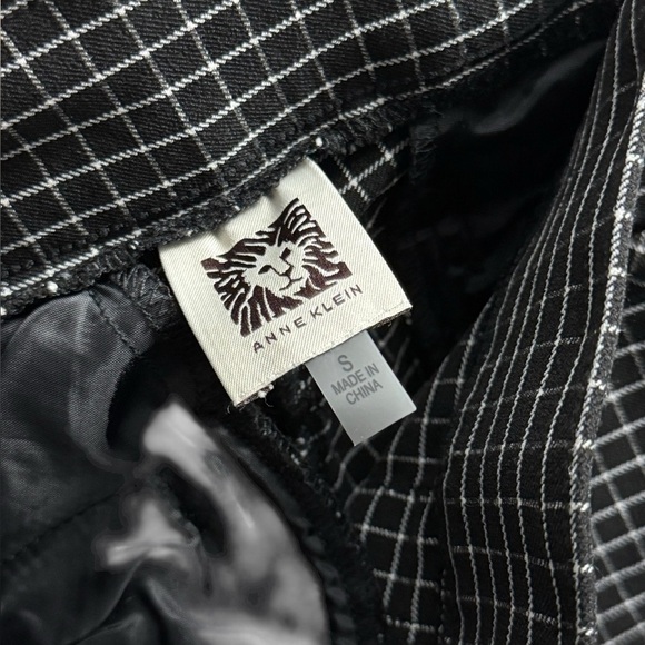 Anne Klein Black & White Checkered Capri Dress Pants - Size Small - Picture 3 of 3